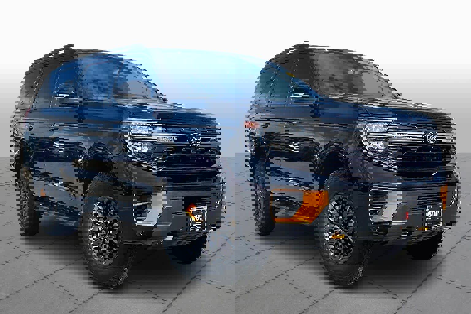 Used 2025 Ford Expedition Tremor image 2