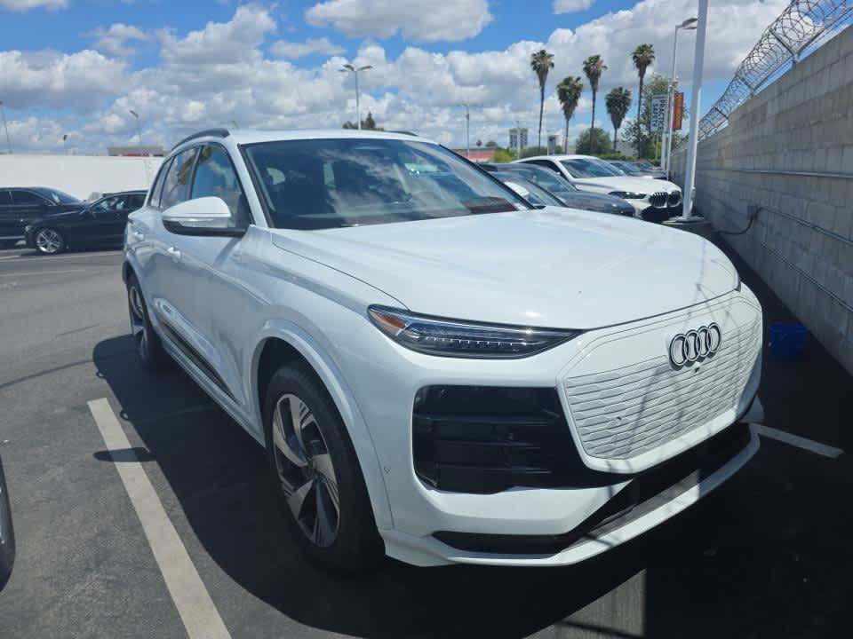 Used 2025 Audi Q6 e-tron Premium Plus w/ Premium Plus image 2