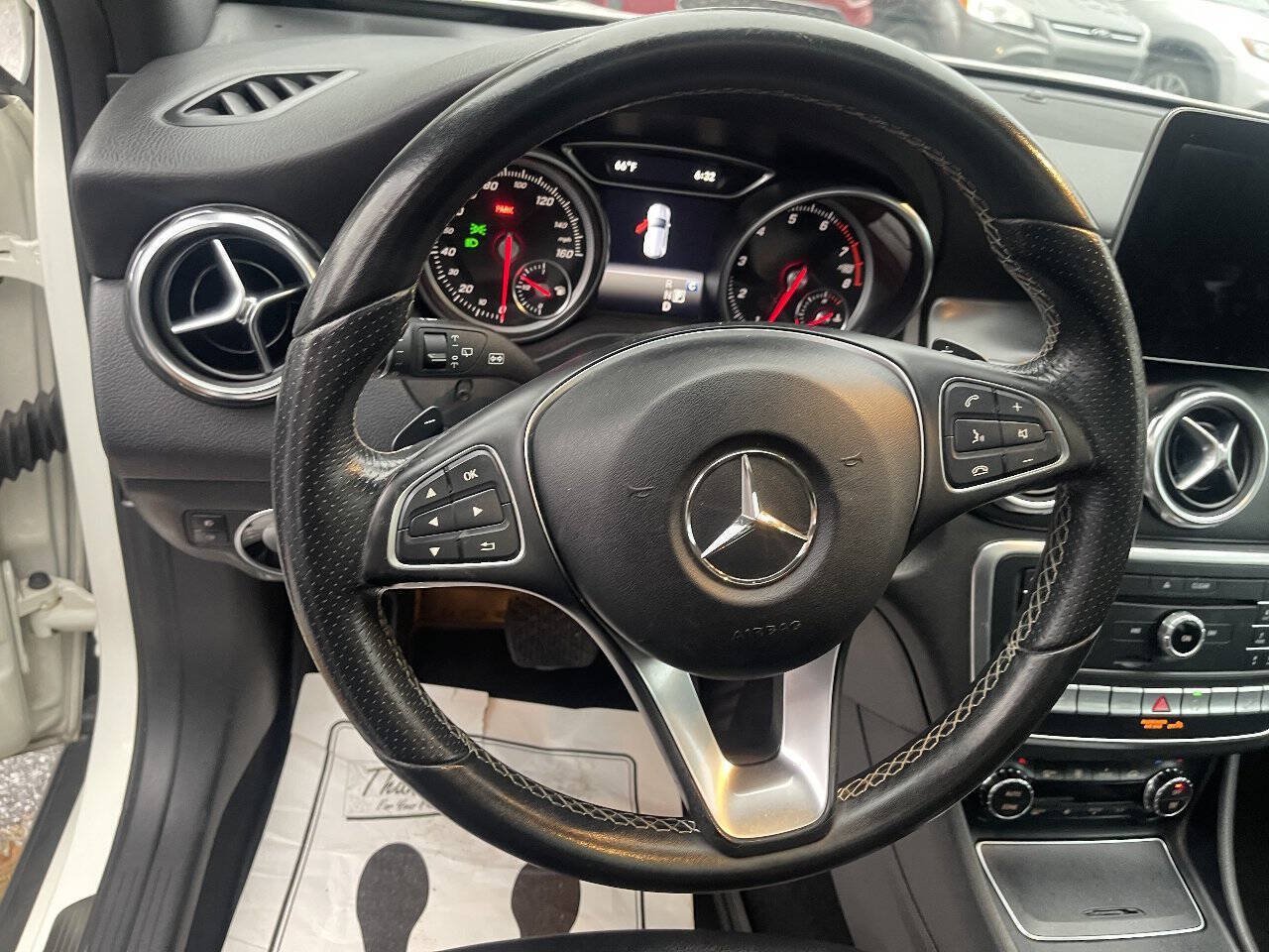 Used 2018 Mercedes-Benz GLA 250 4MATIC image 13