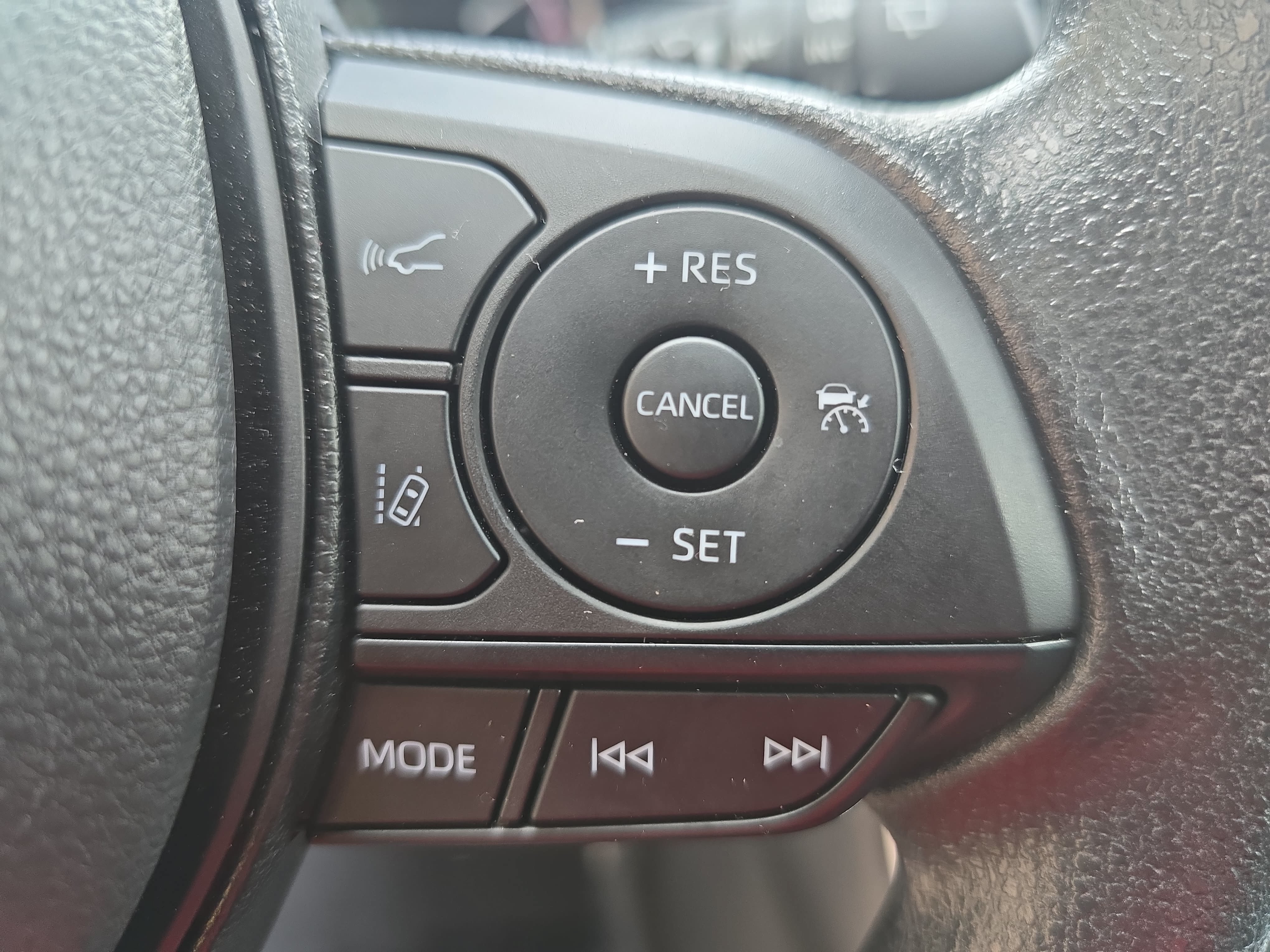 Used 2025 Toyota RAV4 XLE w/ Convenience Package FWD image 18