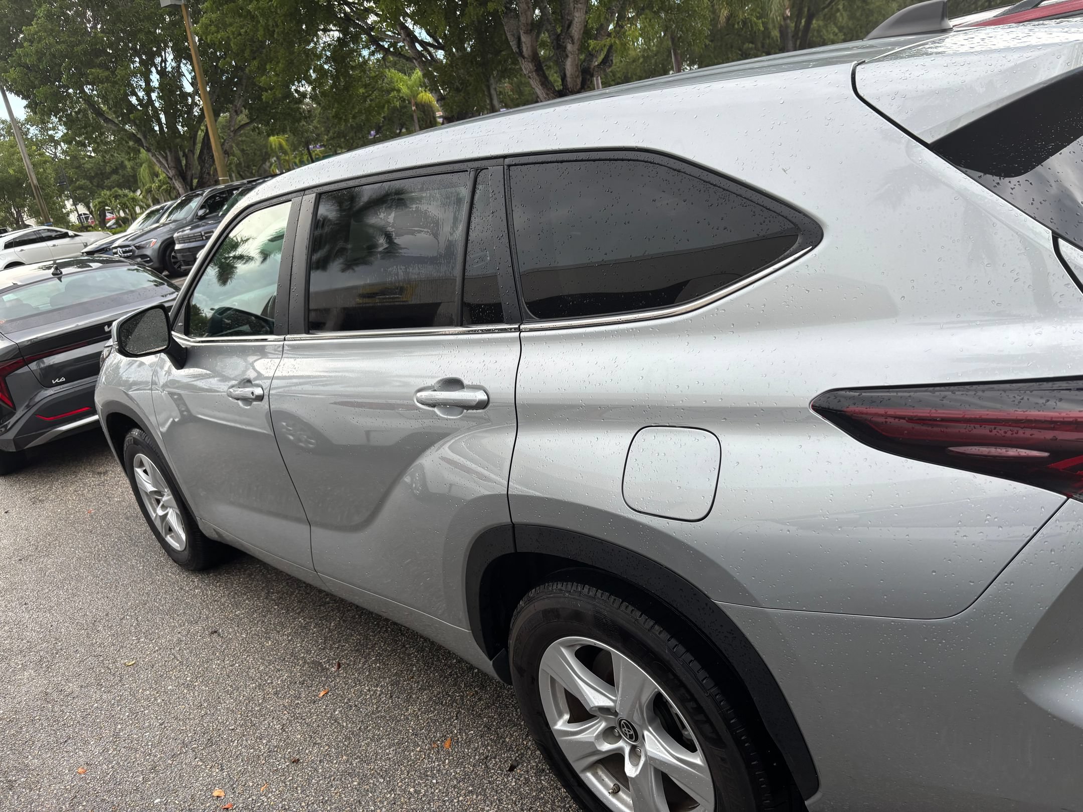 Used 2025 Toyota Highlander LE FWD image 24