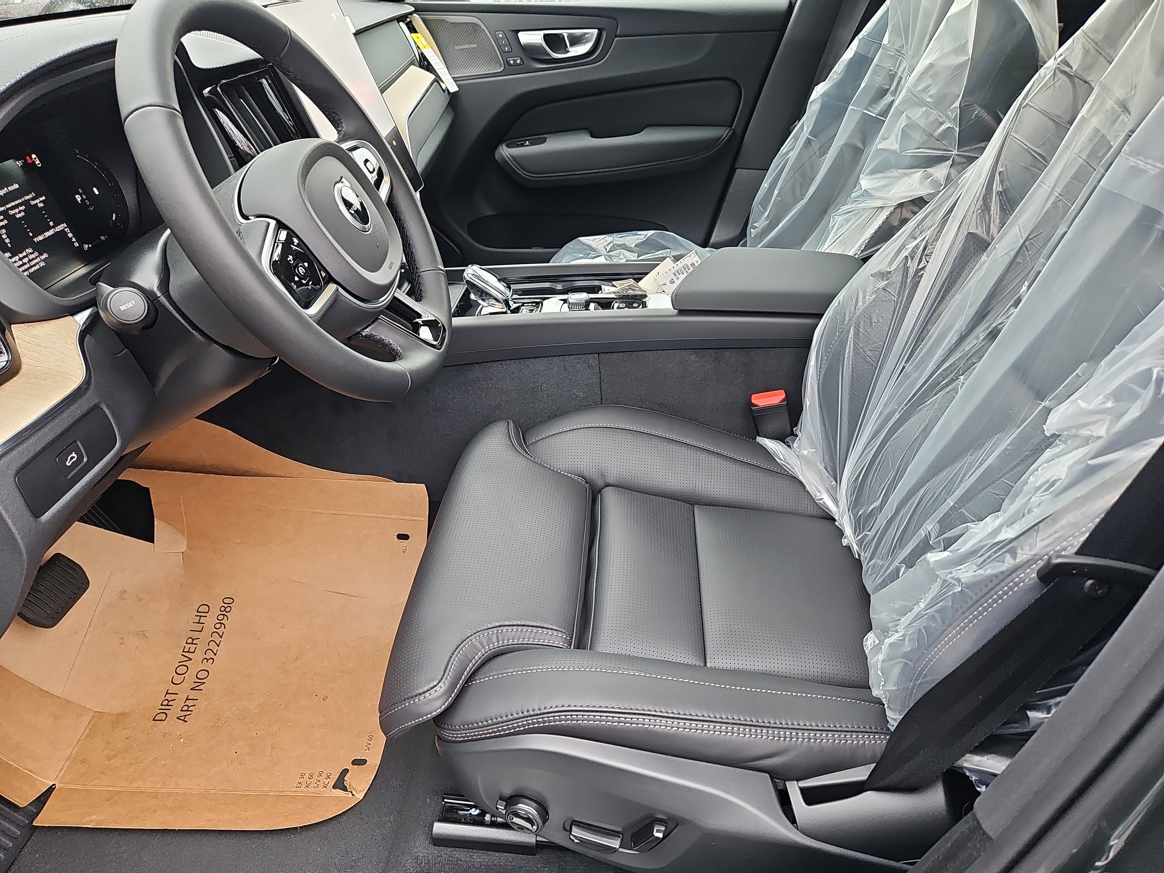 New 2026 Volvo XC60 B5 Ultra w/ Protection Package Premier image 21