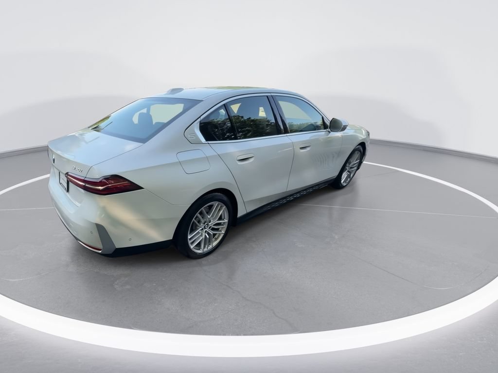 Used 2024 BMW 530i xDrive w/ Premium Package AWD/4WD image 8