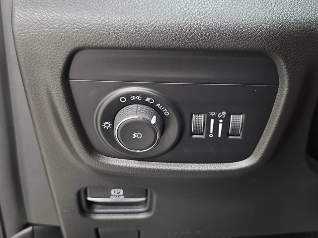 Used 2021 Jeep Grand Cherokee L Overland w/ Luxury Tech Group IV AWD/4WD image 26