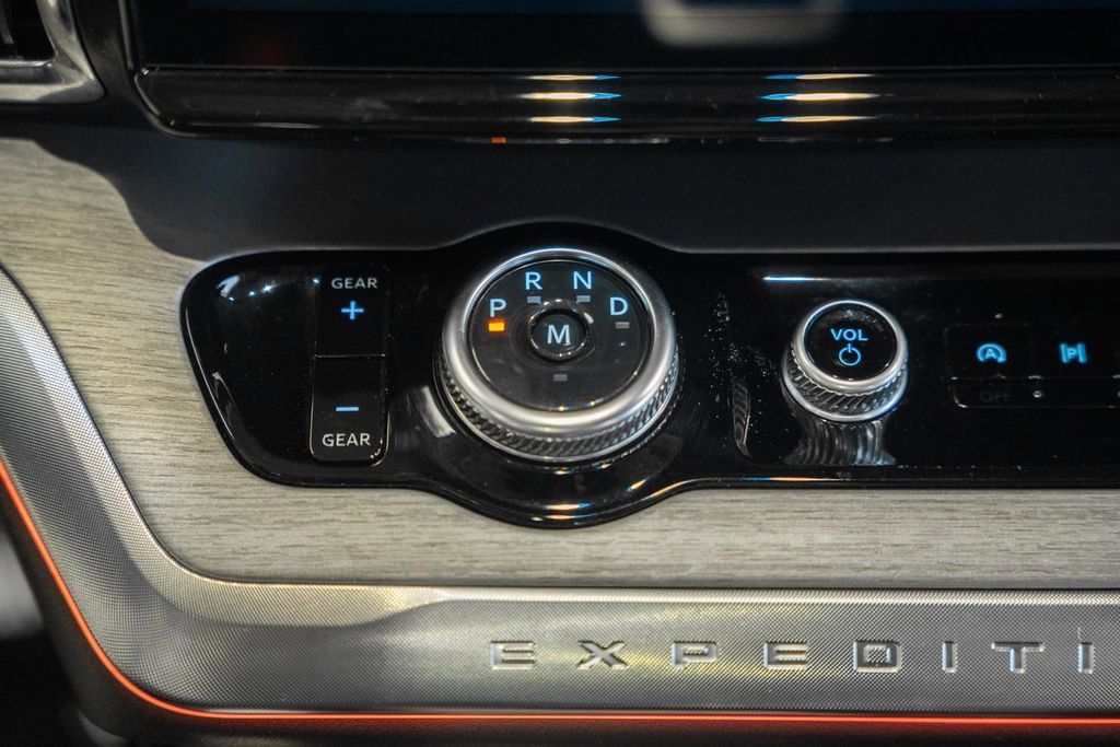 Used 2025 Ford Expedition Max Platinum AWD/4WD image 35