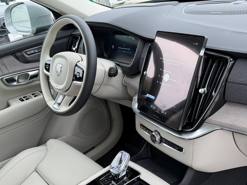 New 2026 Volvo XC90 T8 Ultra w/ Protection Package Premier AWD/4WD image 7