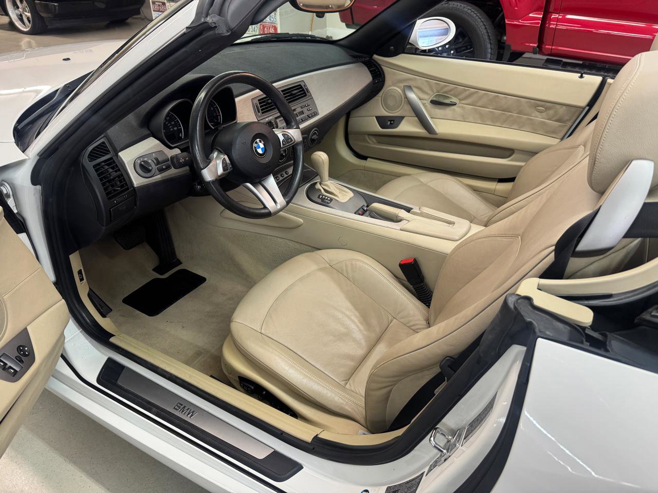 Used 2004 BMW Z4 2.5i image 10