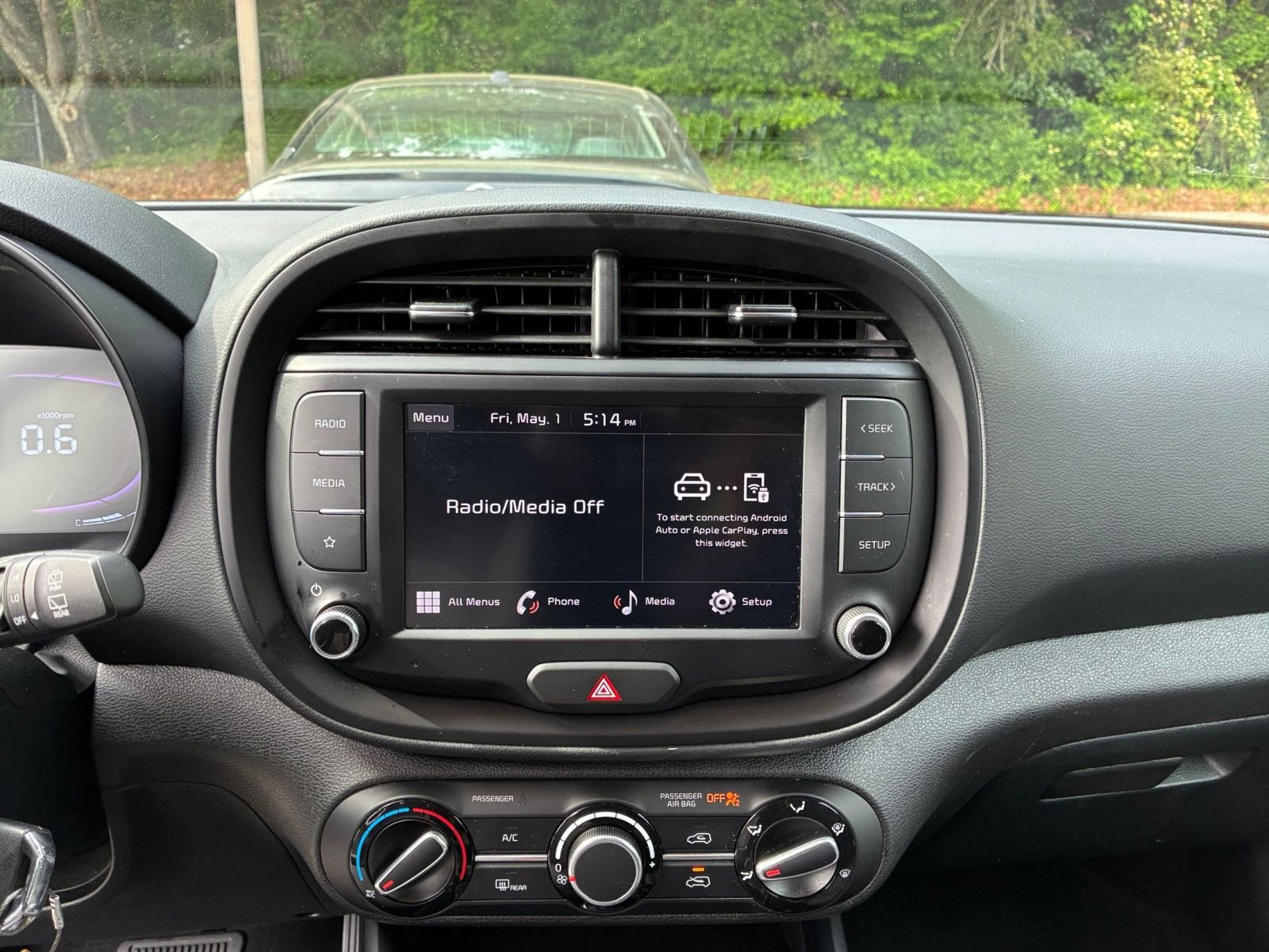 Used 2025 Kia Soul LX w/ LX Technology Package FWD image 17