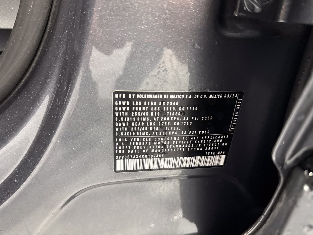 Used 2024 Volkswagen Tiguan SE R-Line FWD image 25