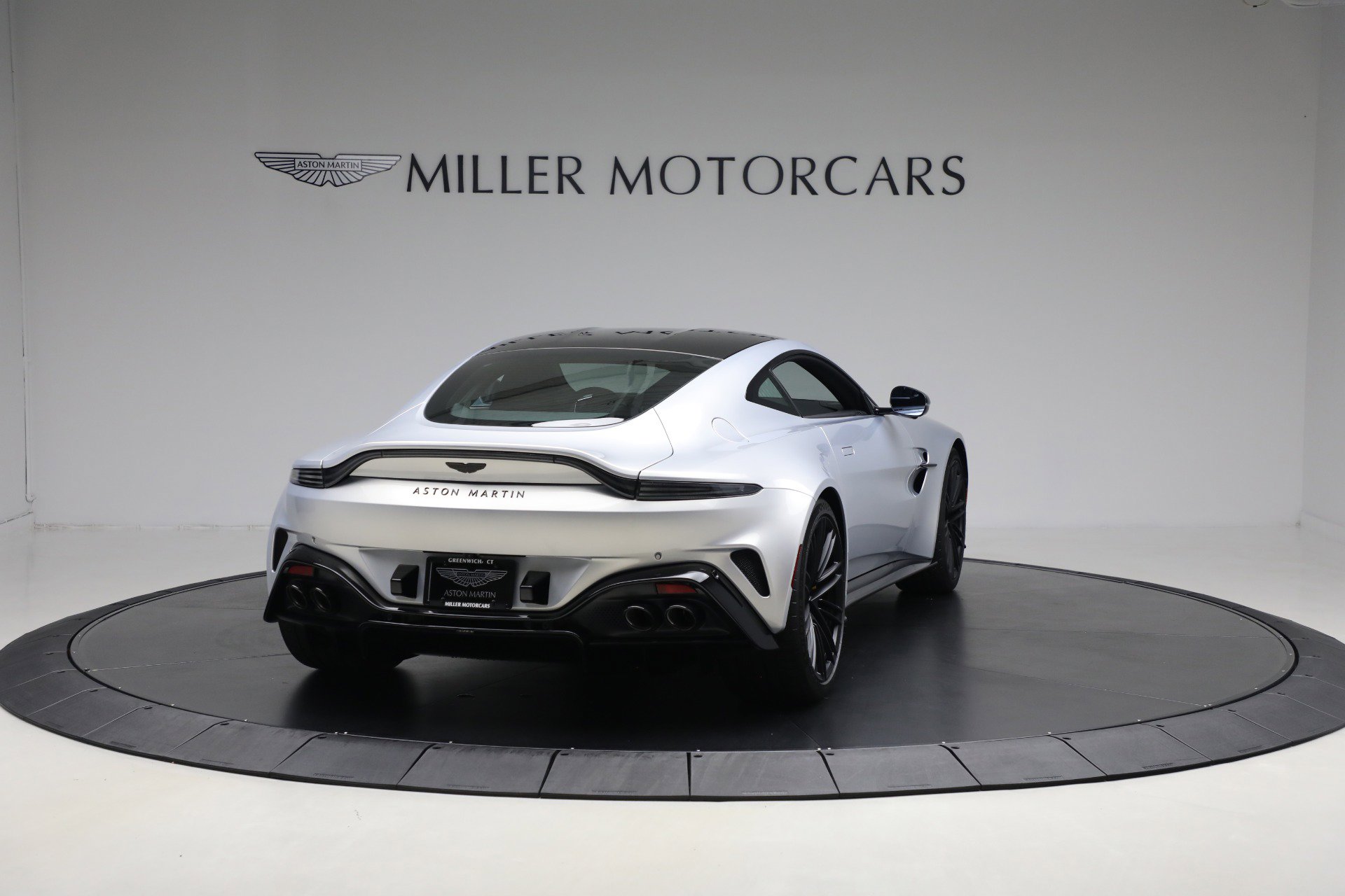 New 2026 Aston Martin V8 Vantage Coupe image 7