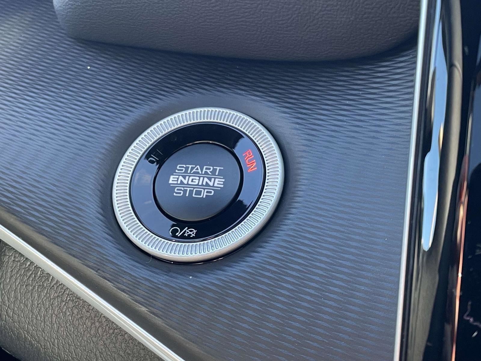 New 2025 Jeep Grand Cherokee Altitude image 9