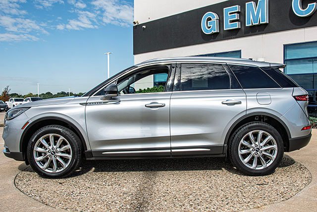 Used 2022 Lincoln Corsair AWD w/ Premium Package image 2