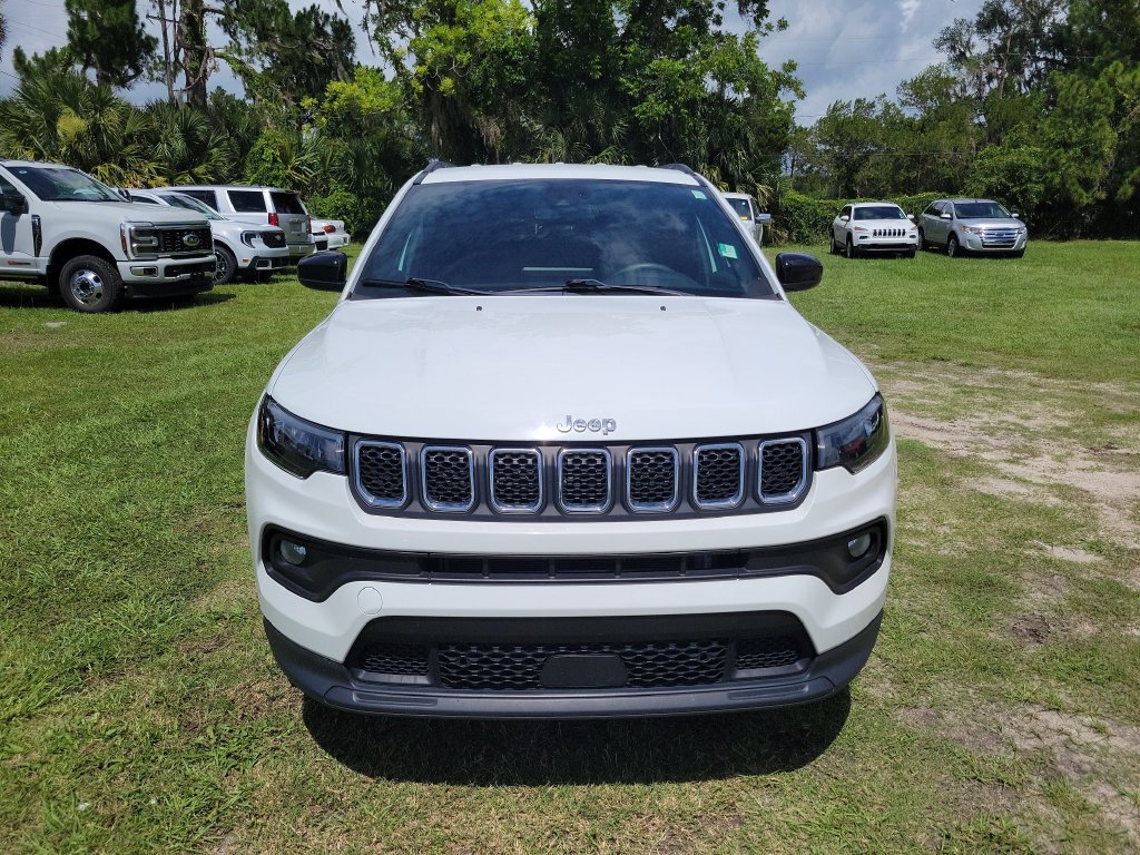 Used 2024 Jeep Compass Latitude AWD/4WD image 6