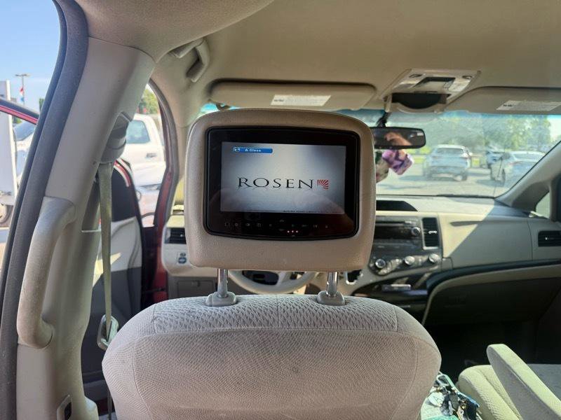 Used 2012 Toyota Sienna LE FWD image 8