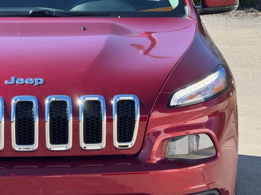 Used 2016 Jeep Cherokee Limited w/ Luxury Group FWD image 7