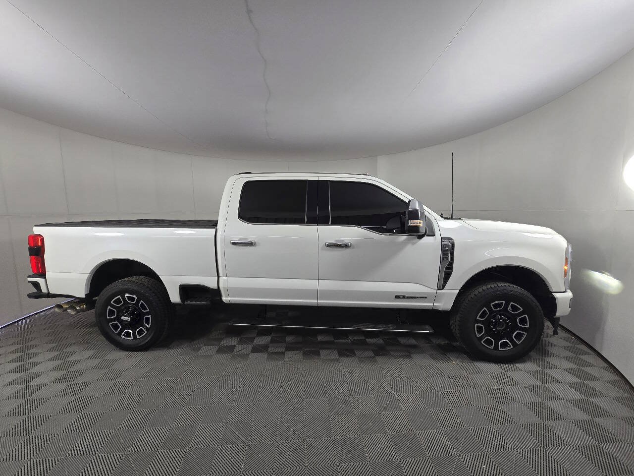 Used 2023 Ford F250 Platinum w/ FX4 Off-Road Package AWD/4WD image 11