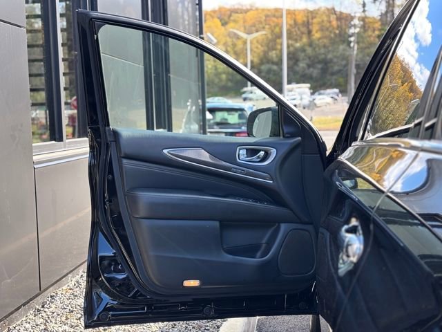 Used 2019 INFINITI QX60 Luxe w/ Essential Package image 10