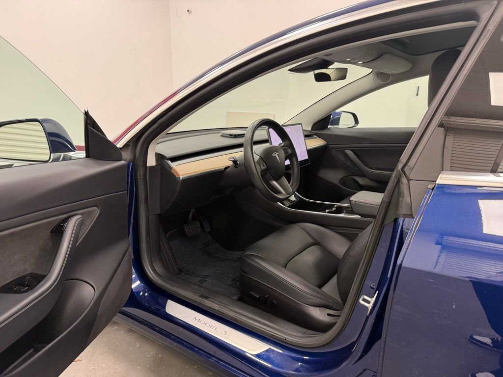 Used 2018 Tesla Model 3 Long Range RWD image 9
