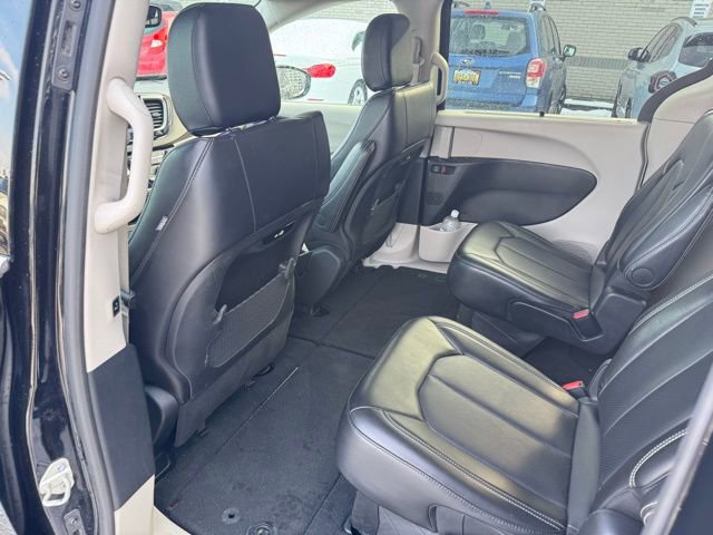 Certified 2024 Chrysler Pacifica Touring-L image 20