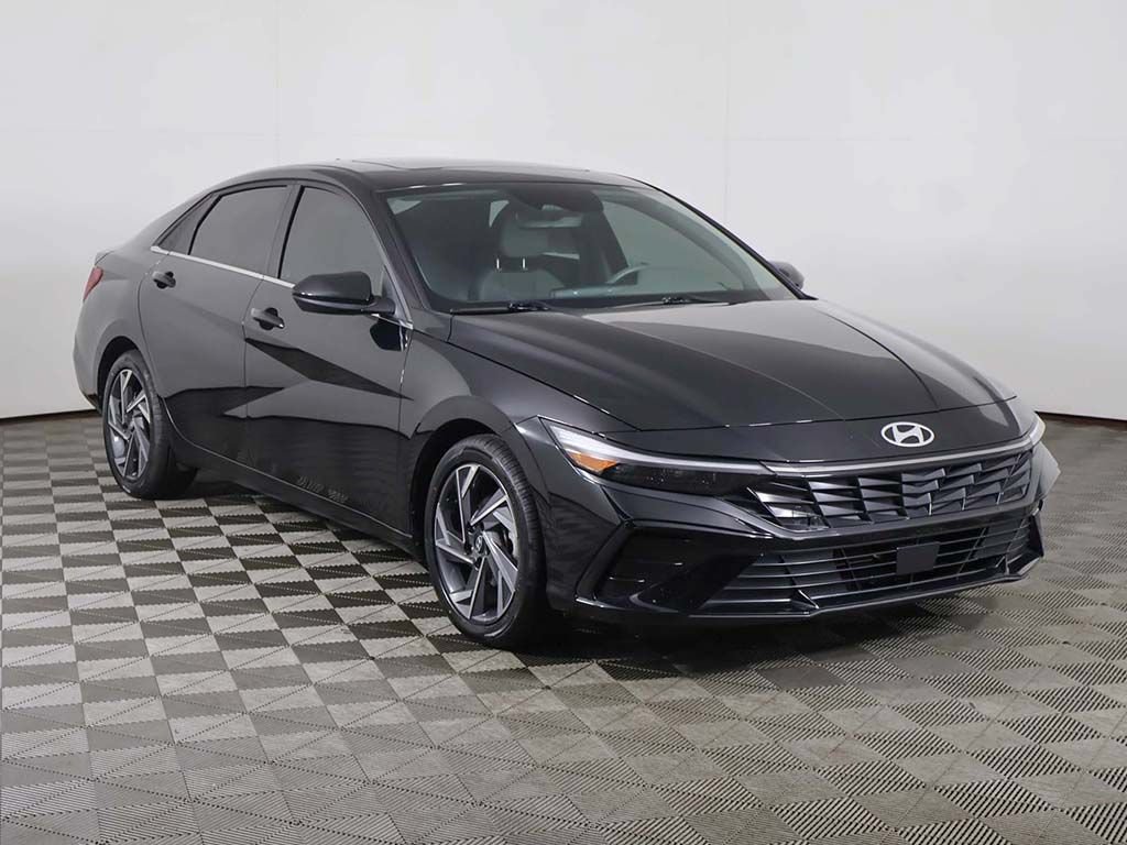 Used 2025 Hyundai Elantra SEL FWD image 55