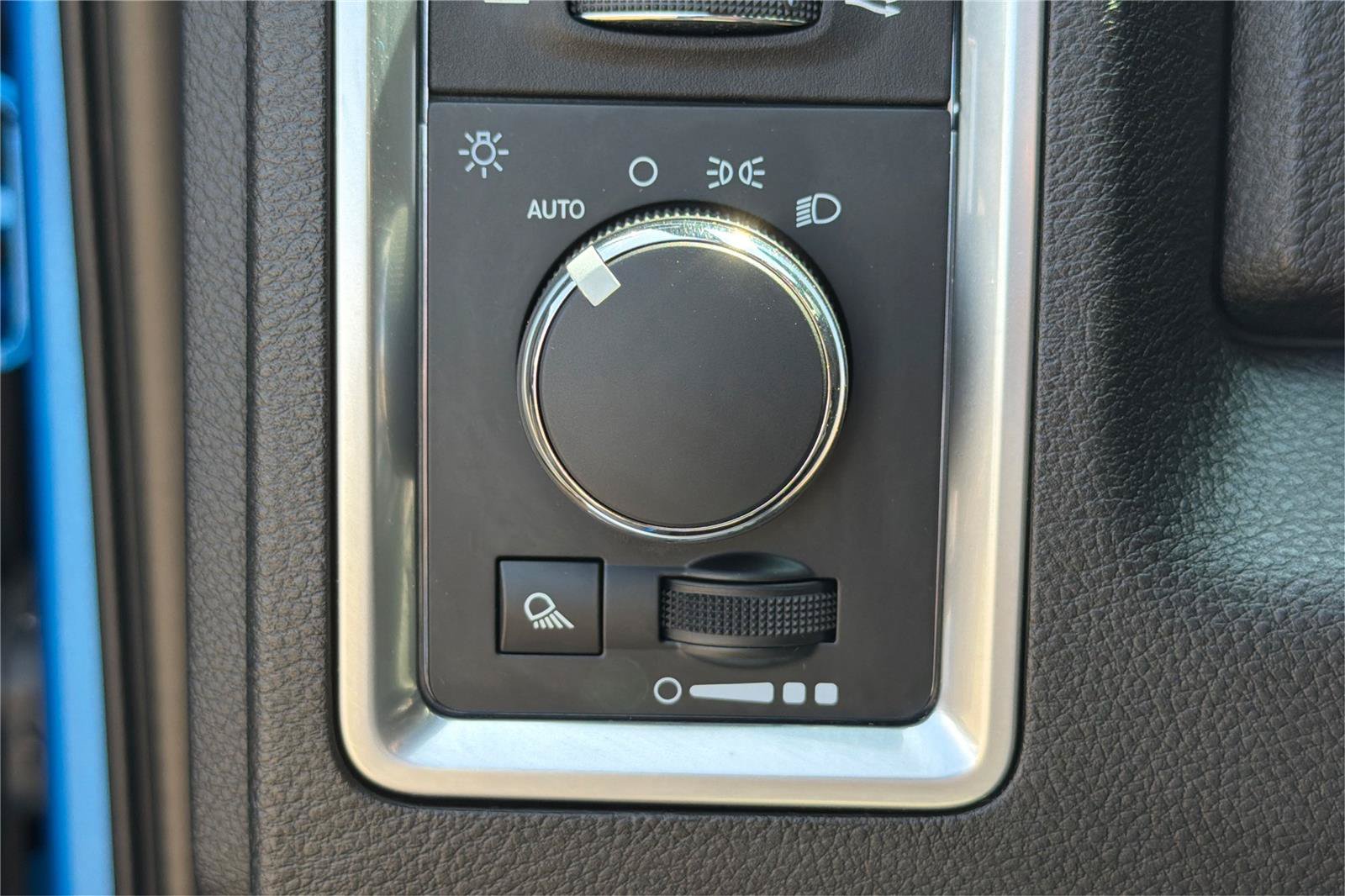 Used 2022 RAM 1500 Warlock AWD/4WD image 16