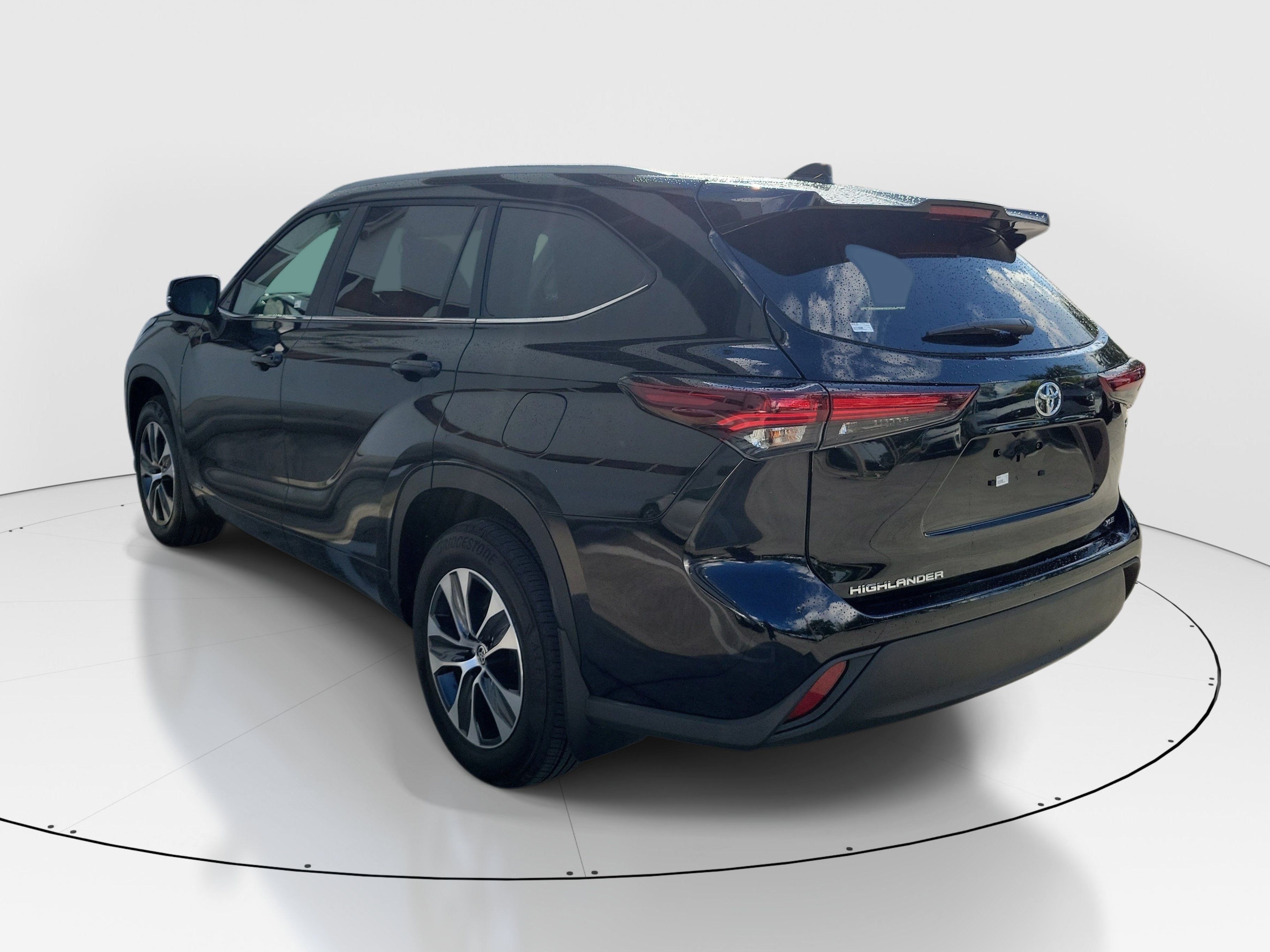 Certified 2025 Toyota Highlander XLE AWD/4WD image 5