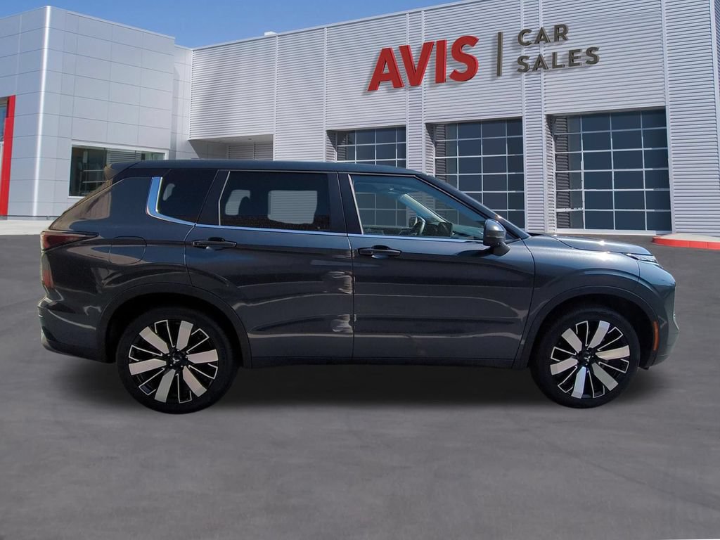 Used 2025 Mitsubishi Outlander SE AWD/4WD image 5