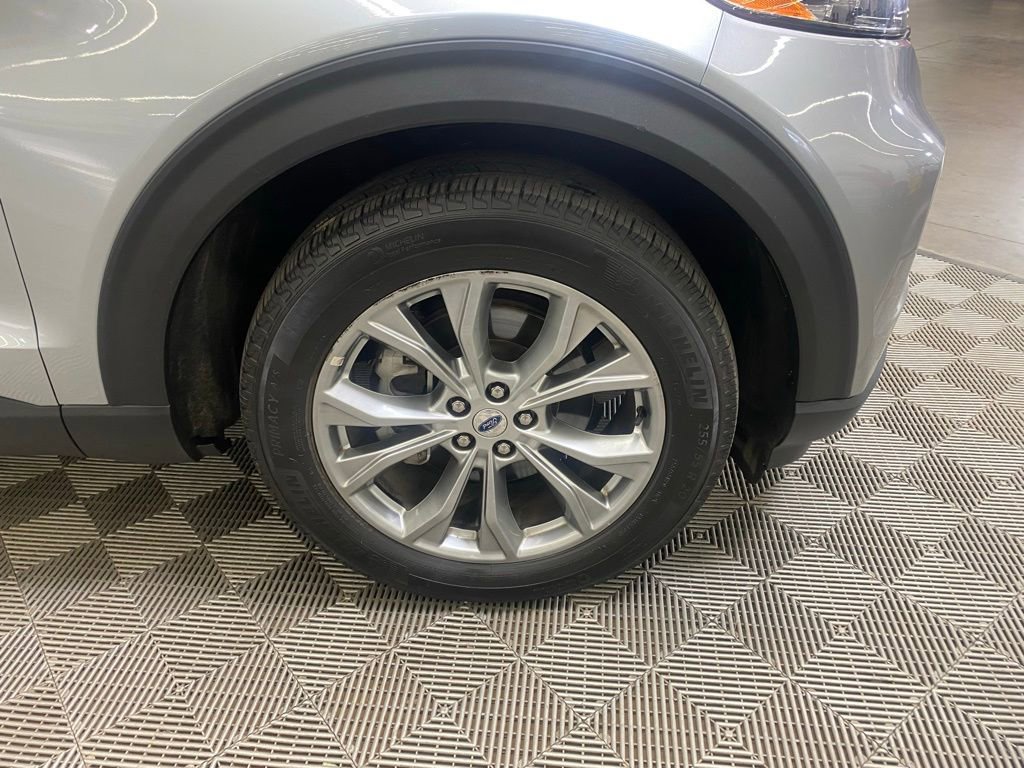 Used 2023 Ford Explorer Limited image 2