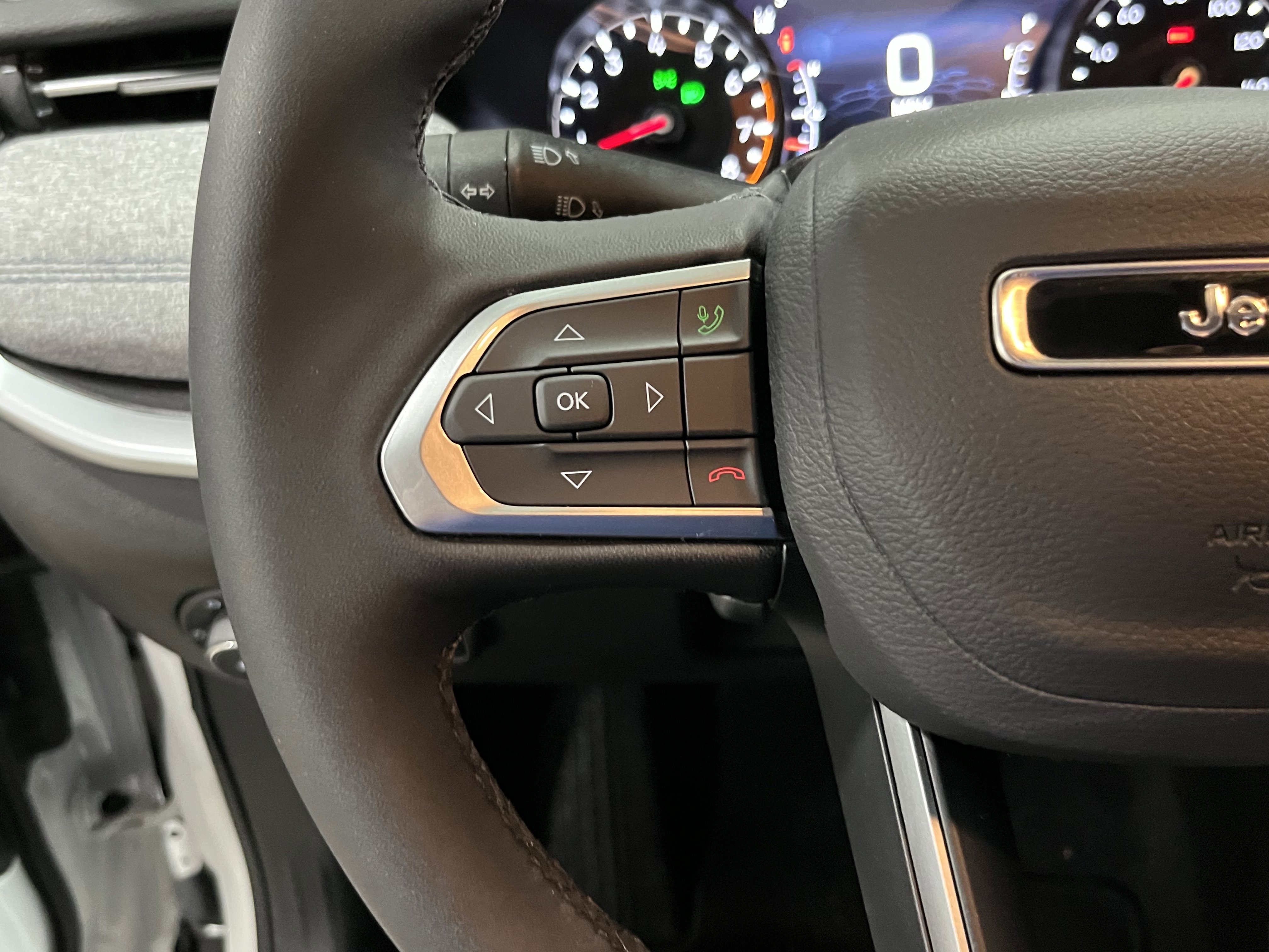 Certified 2025 Jeep Compass Latitude AWD/4WD image 19