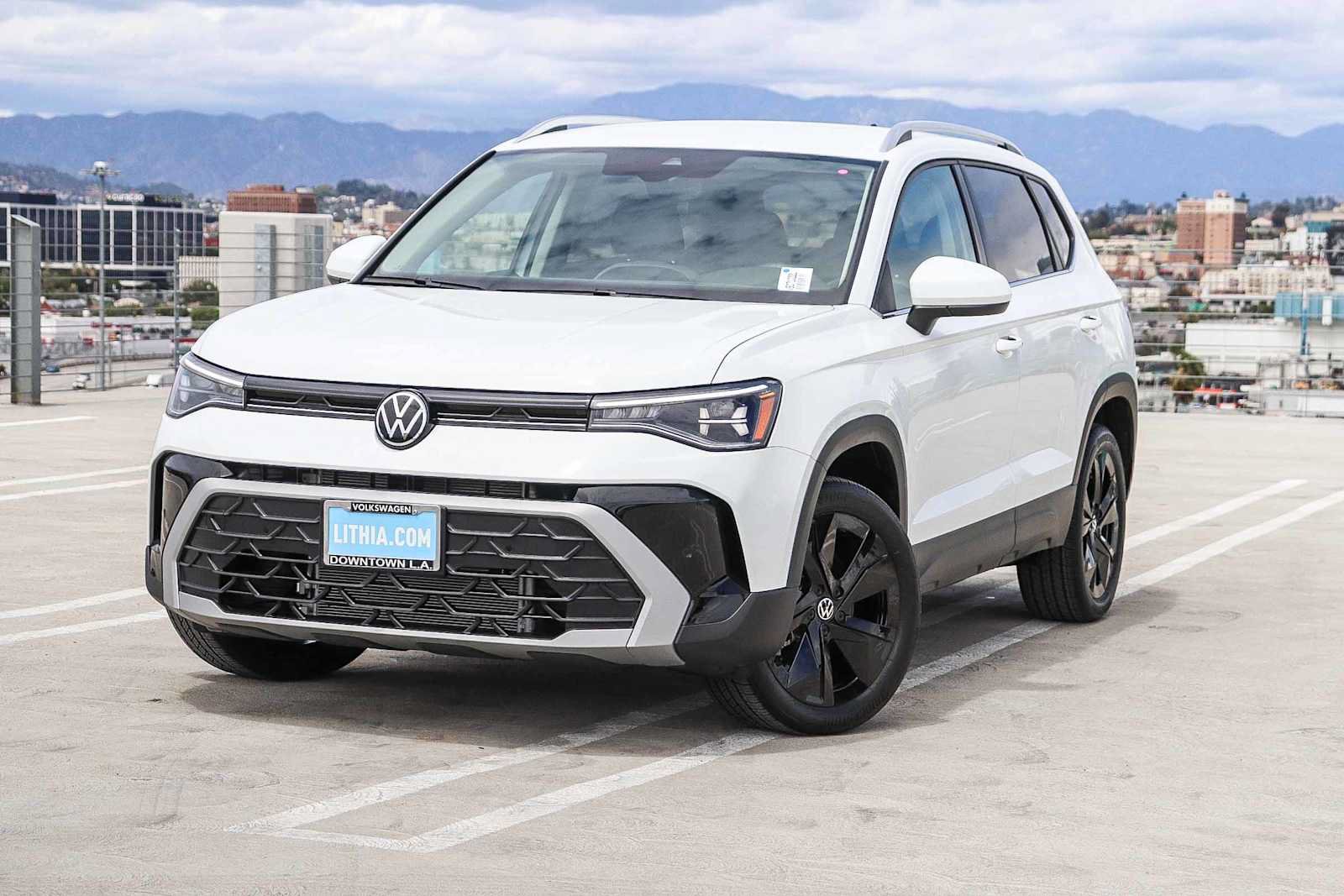 New 2025 Volkswagen Taos SE w/ Black Wheel Package