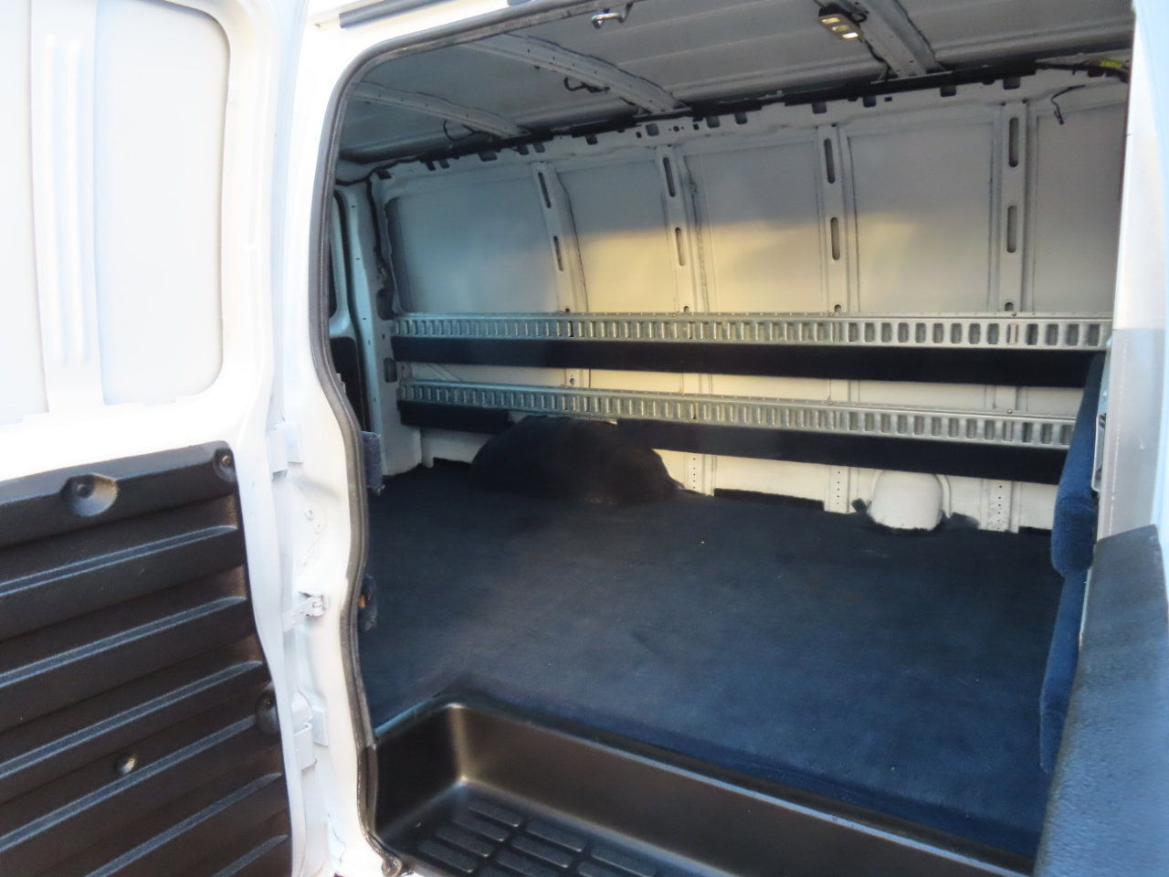 Used 2019 Chevrolet Express 2500 image 14