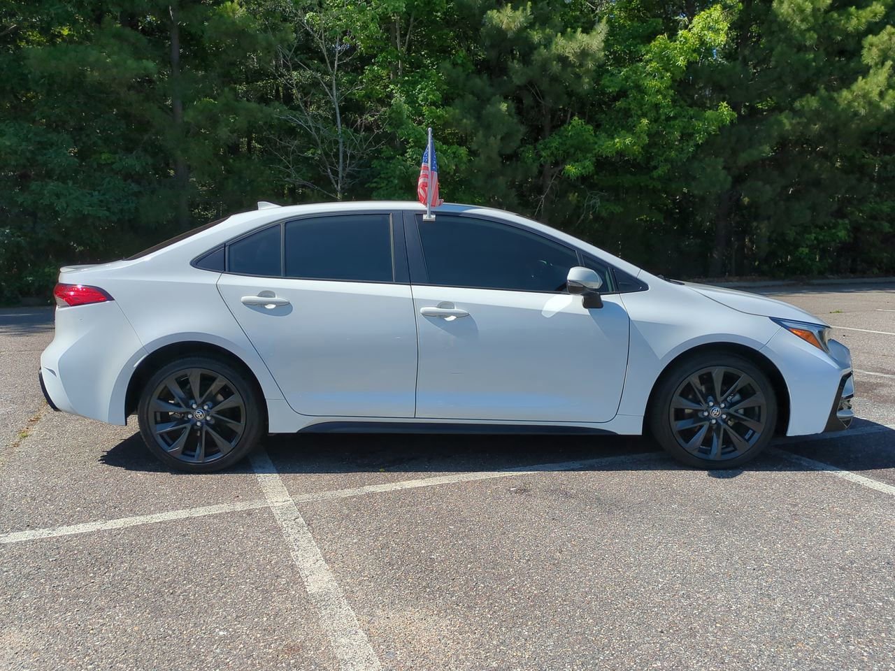 Used 2024 Toyota Corolla SE FWD image 3