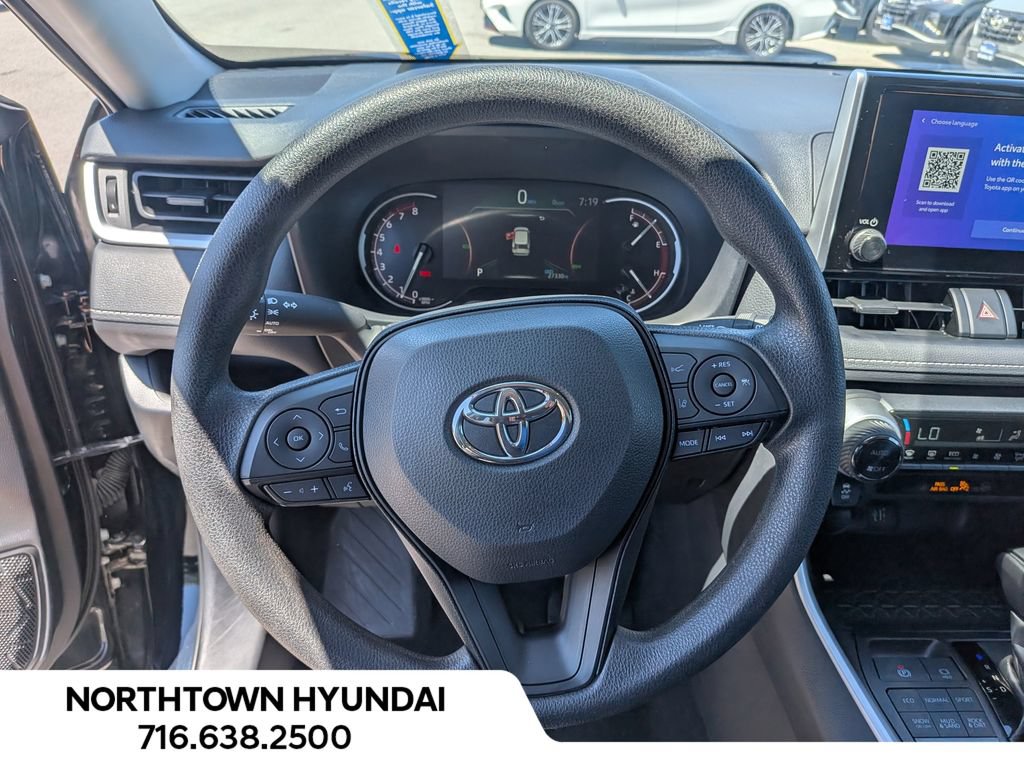 Used 2025 Toyota RAV4 XLE AWD/4WD image 7