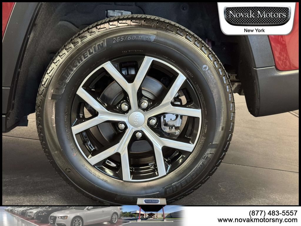 Used 2023 Jeep Grand Cherokee Limited AWD/4WD image 9