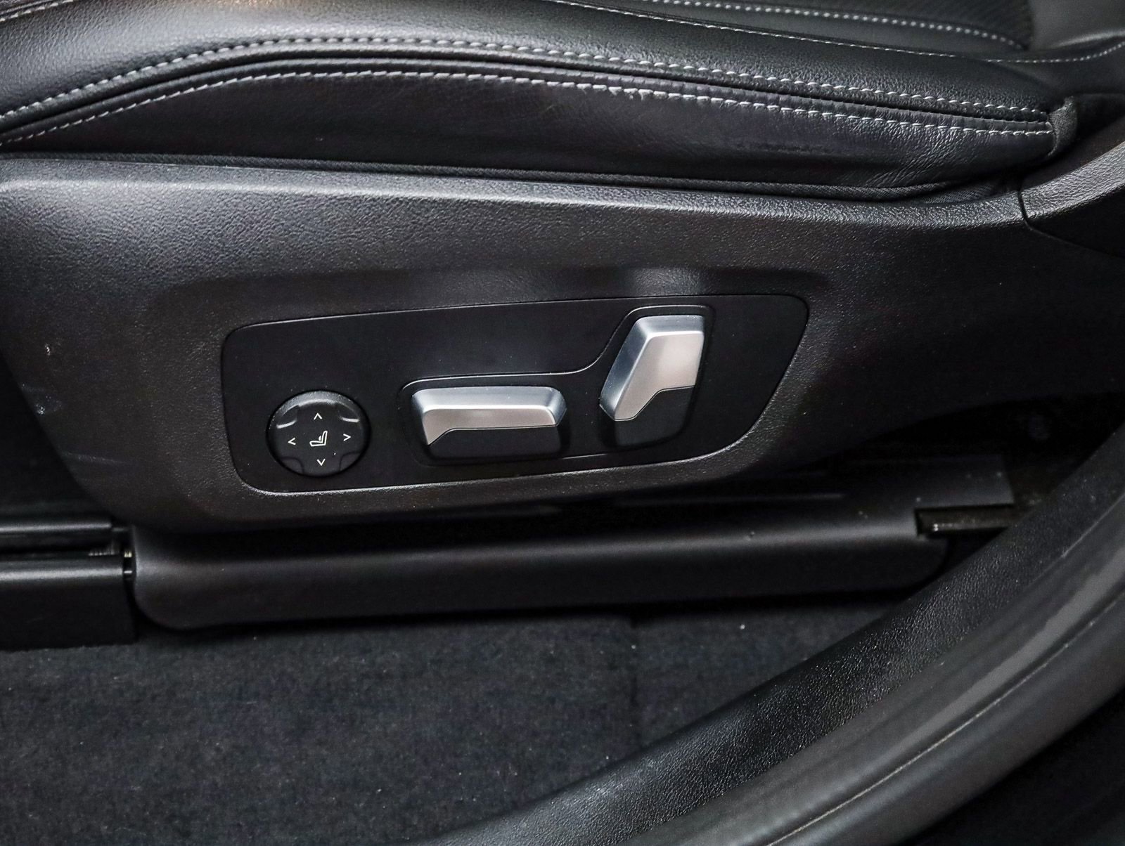 Used 2022 BMW X4 xDrive30i w/ M Sport Package 2 image 22