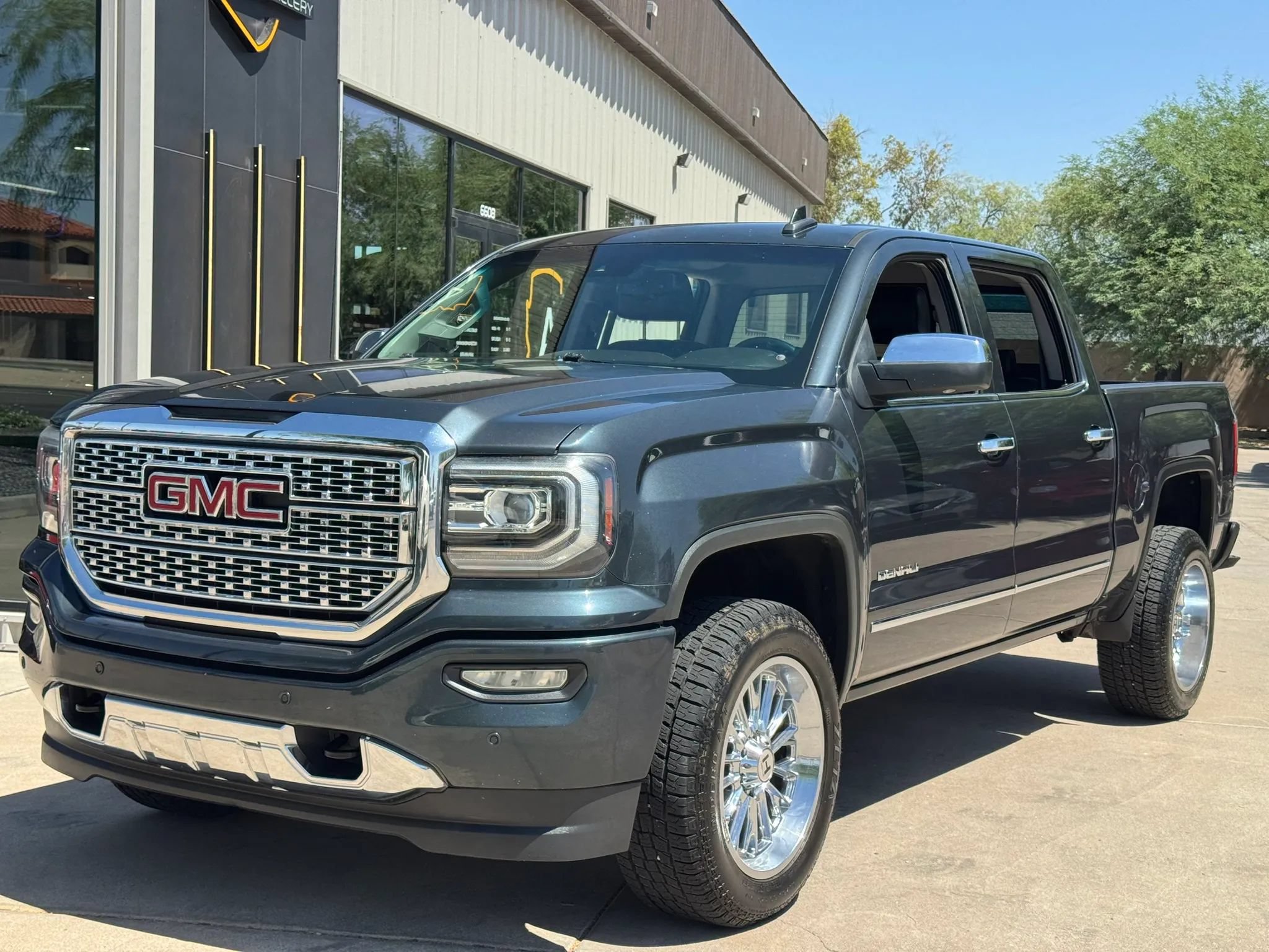 Used 2017 GMC Sierra 1500 Denali AWD/4WD image 2