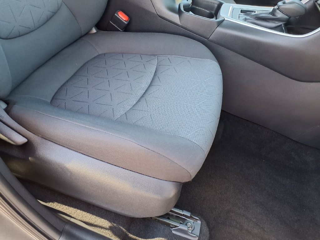 Used 2021 Toyota RAV4 XLE w/ Convenience Package AWD/4WD image 18