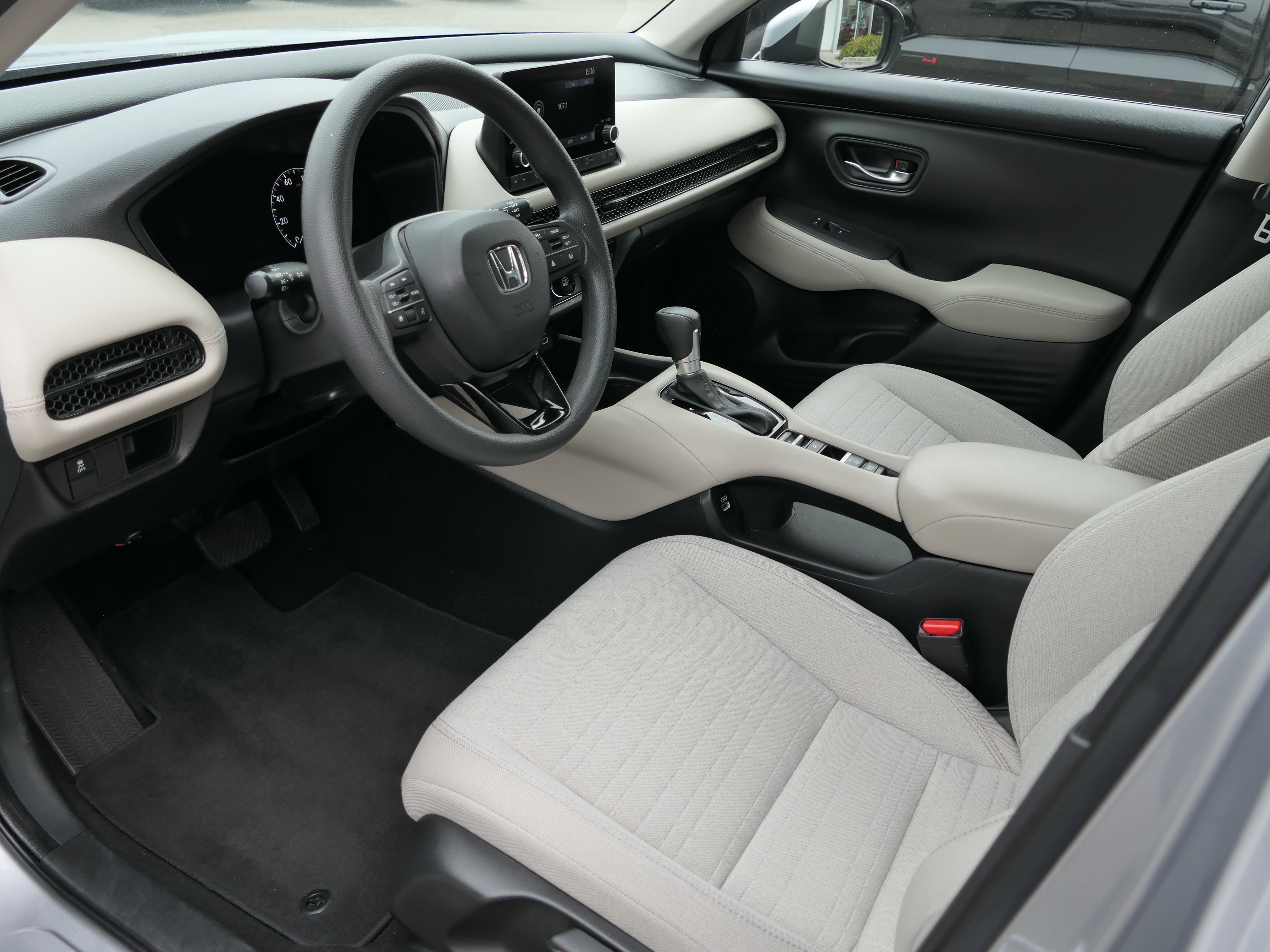Used 2023 Honda HR-V LX image 11