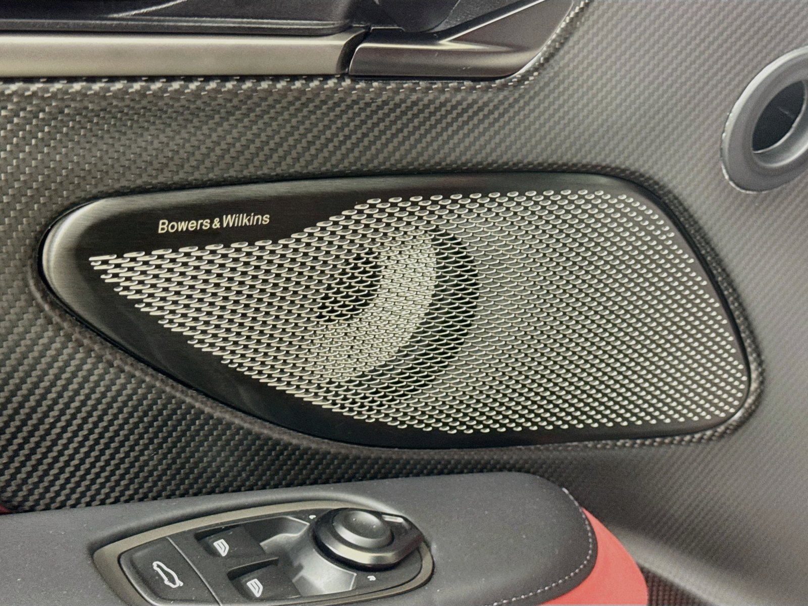 Used 2025 Aston Martin Vanquish RWD image 18