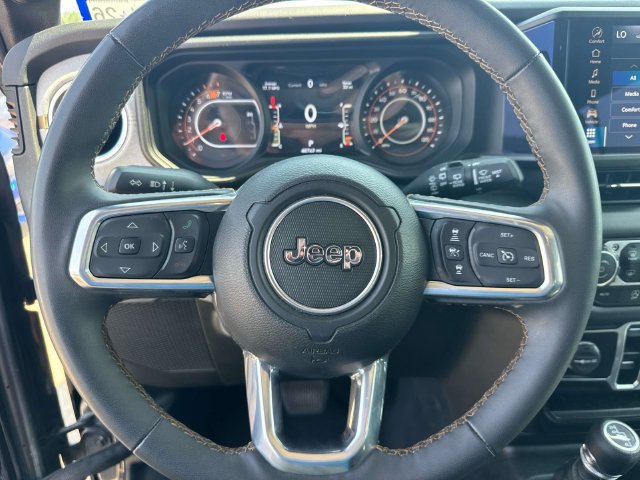 Used 2025 Jeep Wrangler Unlimited Sahara AWD/4WD image 28