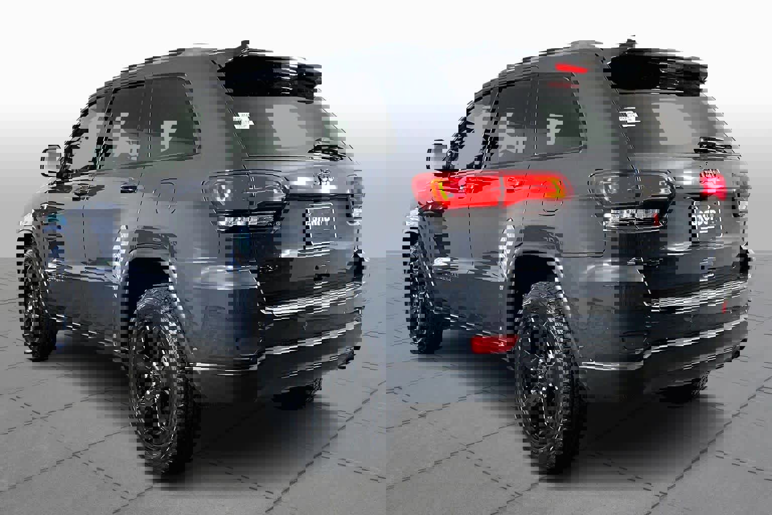 Used 2018 Jeep Grand Cherokee Laredo image 12