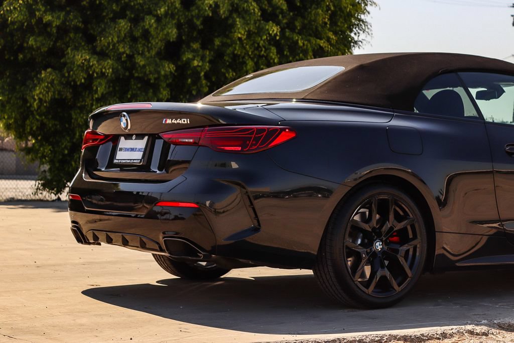 Certified 2025 BMW M440i Convertible w/ Shadowloine Package RWD image 18