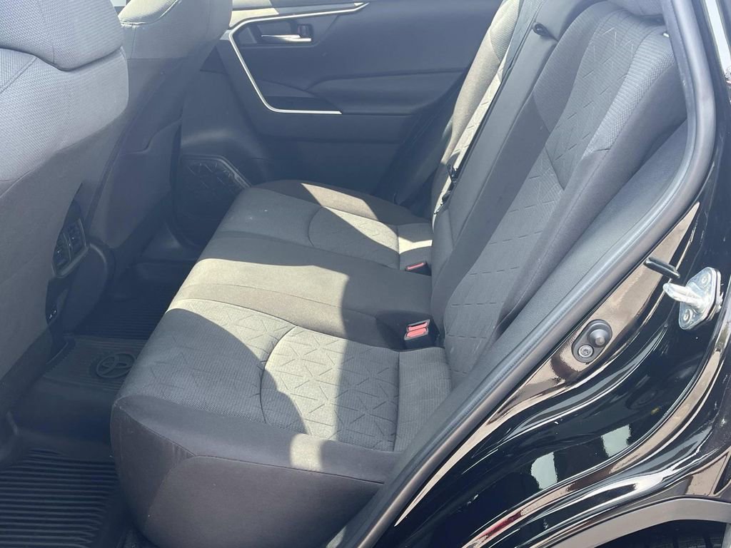 Used 2022 Toyota RAV4 XLE w/ Convenience Package image 13