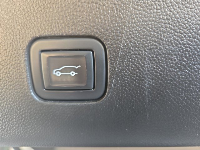 Used 2021 Buick Enclave Essence image 16