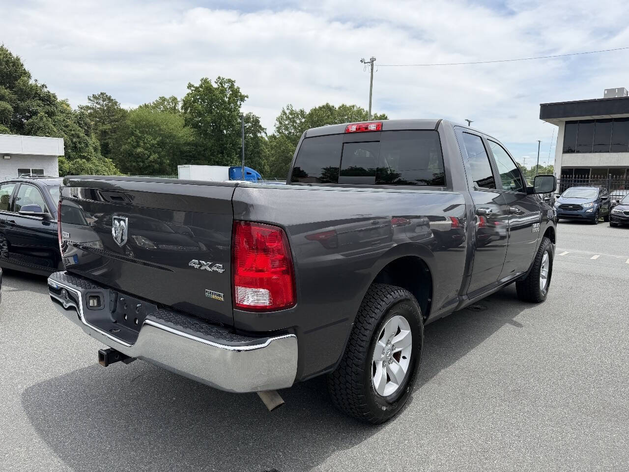 Used 2017 RAM 1500 Classic SLT AWD/4WD image 4