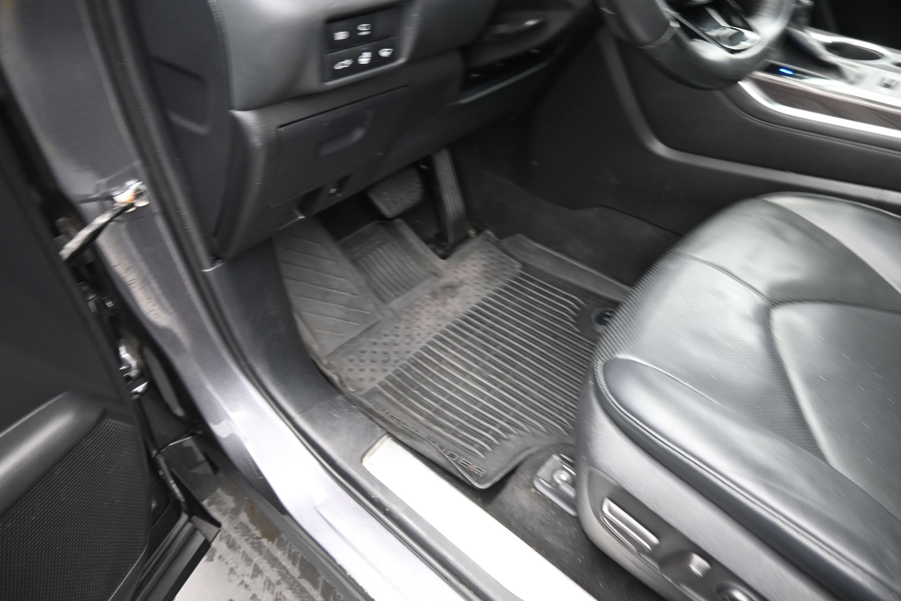 Used 2022 Toyota Highlander Platinum AWD/4WD image 11