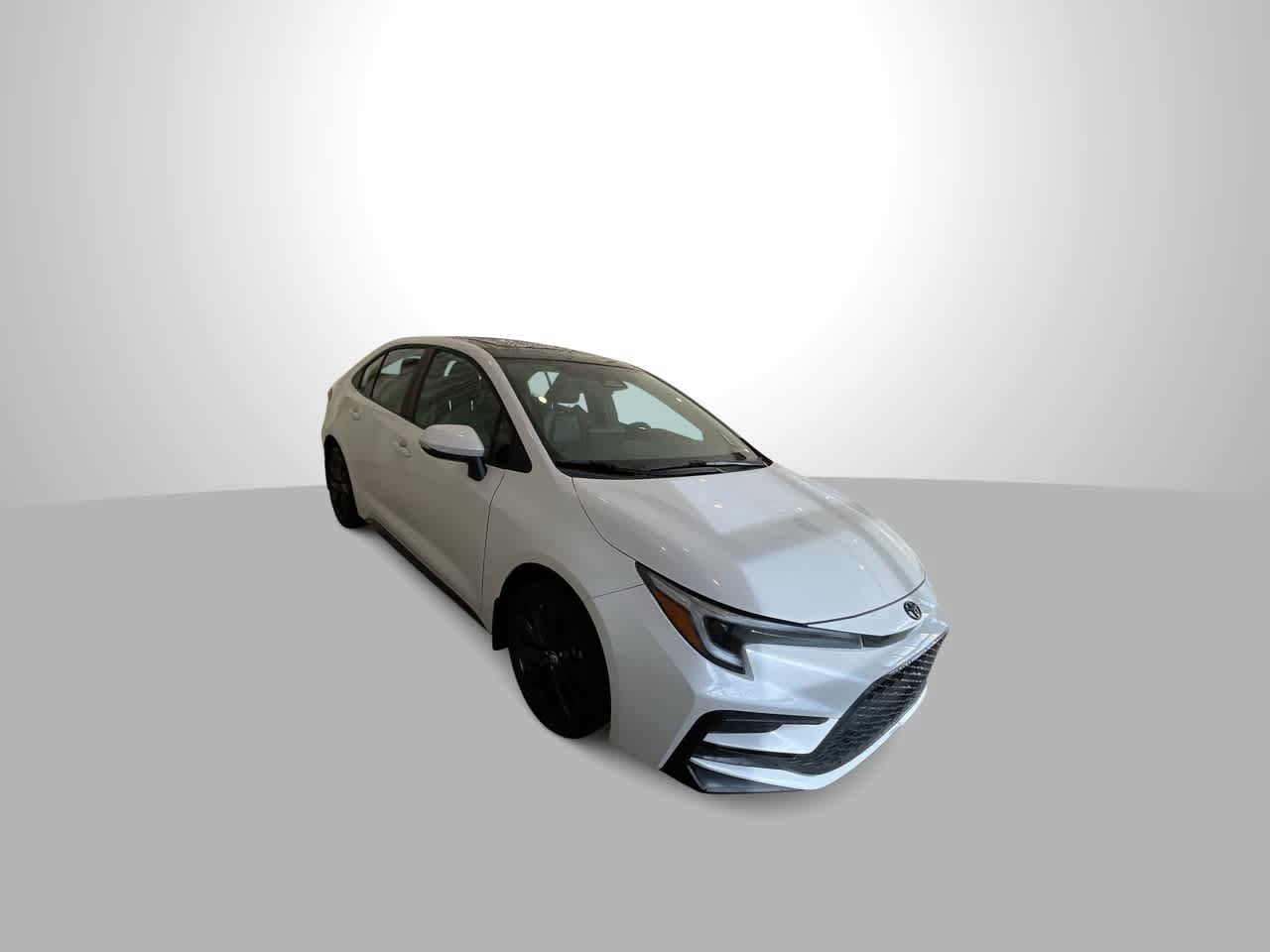 Used 2024 Toyota Corolla XSE FWD image 2
