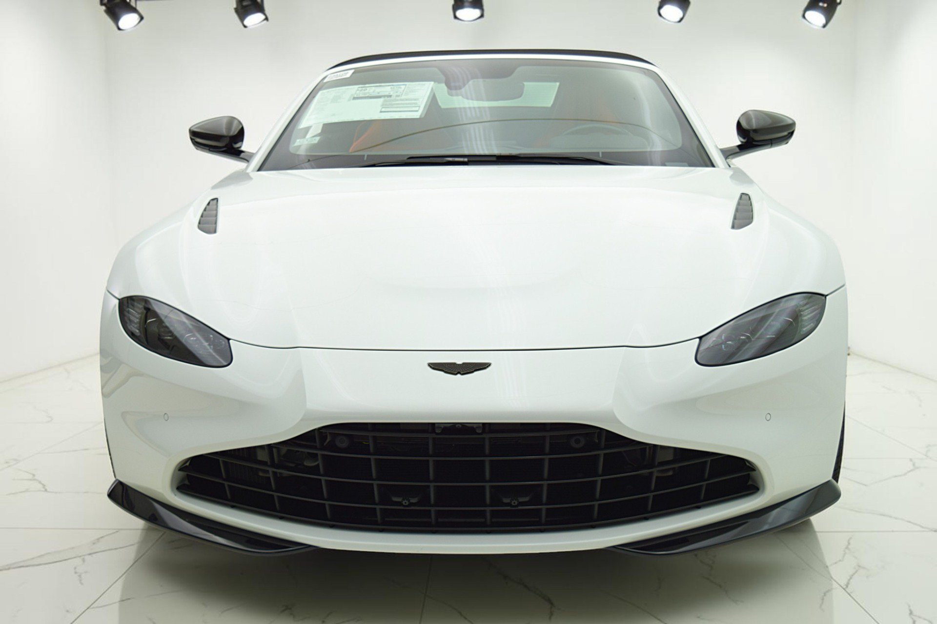 Used 2023 Aston Martin V8 Vantage Roadster RWD image 23