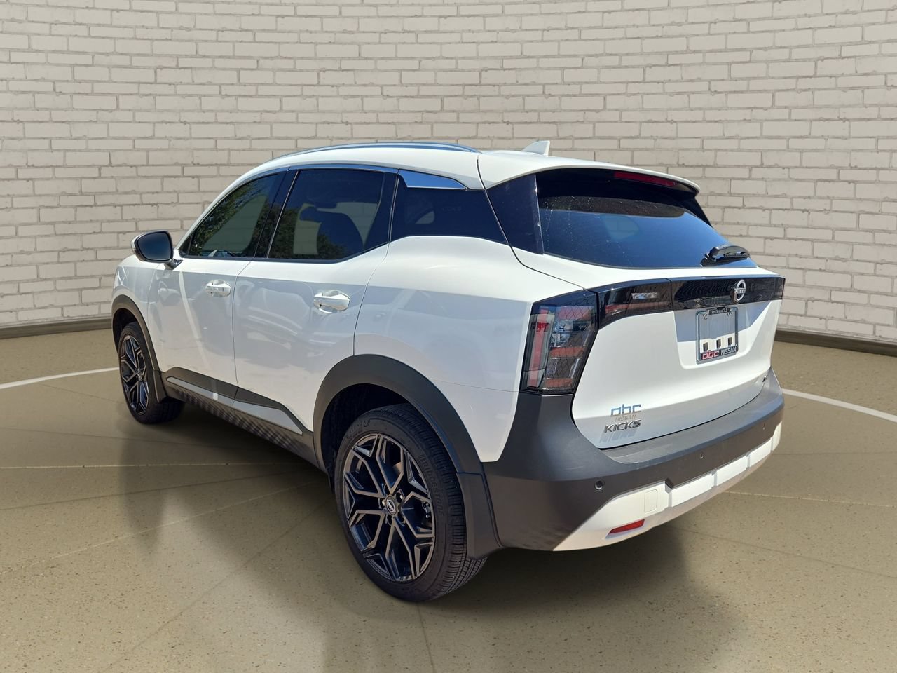 Used 2025 Nissan Kicks SR FWD image 6