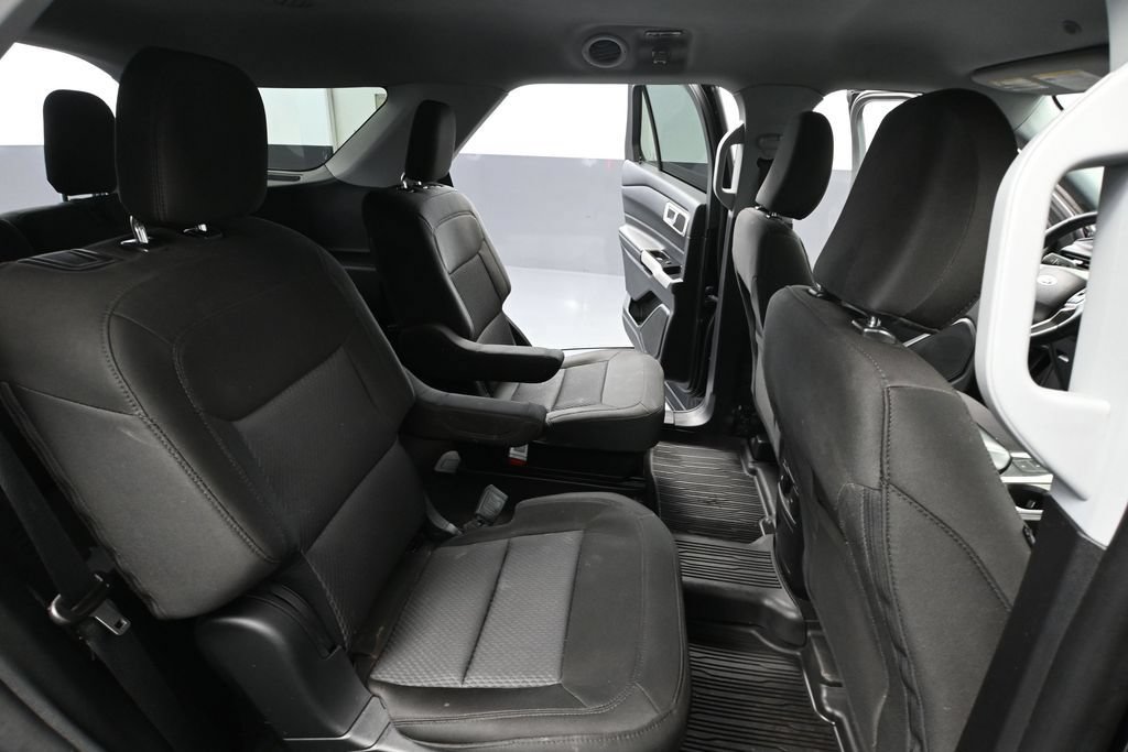 Used 2023 Ford Explorer XLT AWD/4WD image 43